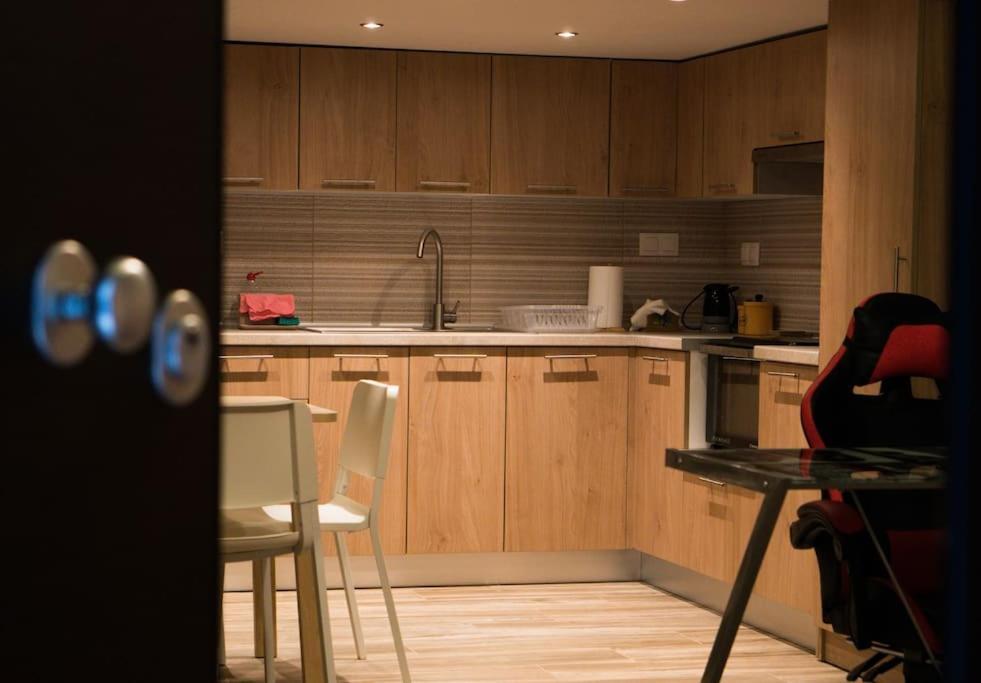 Modern Cozy Appartment In เทสซาโลนิกิ ภายนอก รูปภาพ